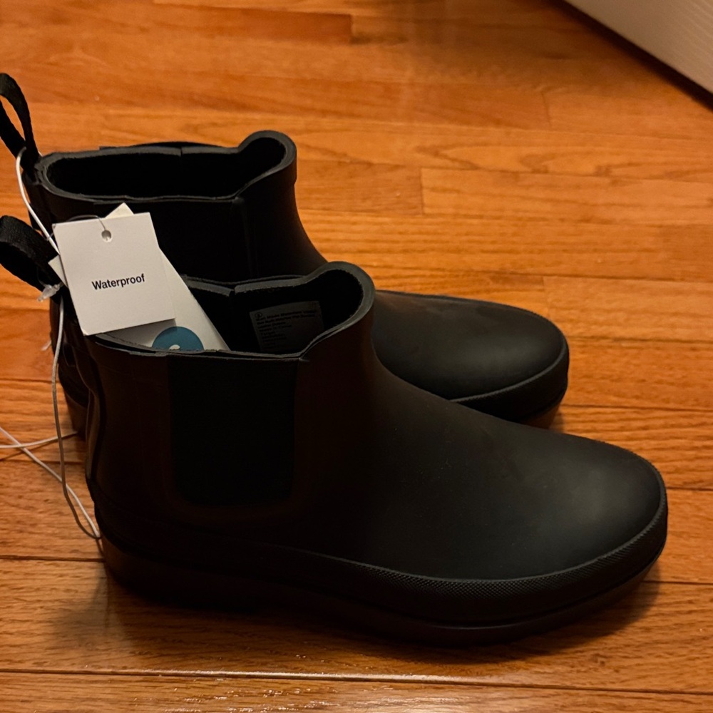 Universal Thread Women's Kaden Rubber Double Gore Rain Boots